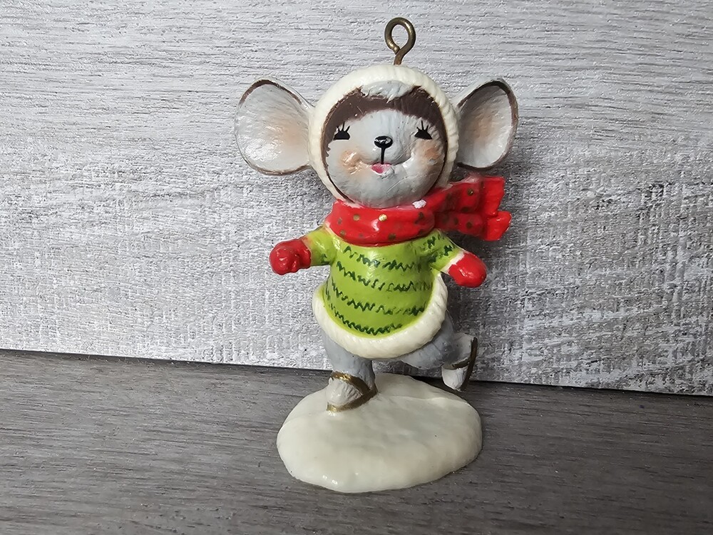 Vintage Bradford Novelty Plastic Christmas Ornament Mouse 188b9 Ice Skating 1983